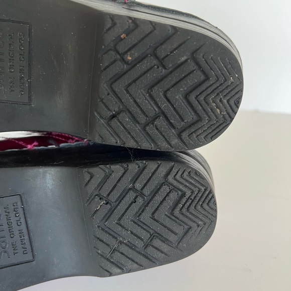 Sanita Women's Professional Ariana Mule Clog in Red Marbled Patent, size 41 - Picture 11 of 12